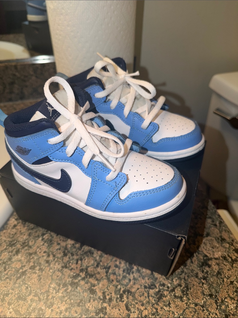 Nike Kids Low Top Sneakers - White & Light Blue with Navy Swoosh
